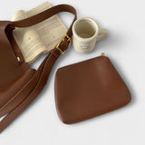 Madalena™ - Mala de Ombro Hobo em Pele Lisa