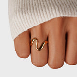 Crisalda™ - Anel Onda Dorada